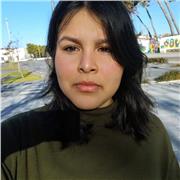 Chica joven con el título de la ESO